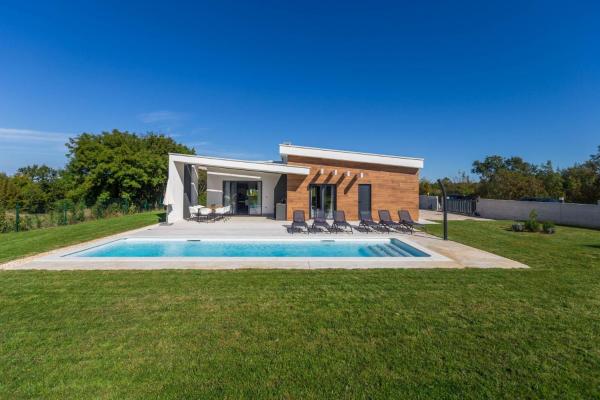 Na zdjęciu widoczny jest obiekt Villa Sama Istria położony w mieście Pifari.