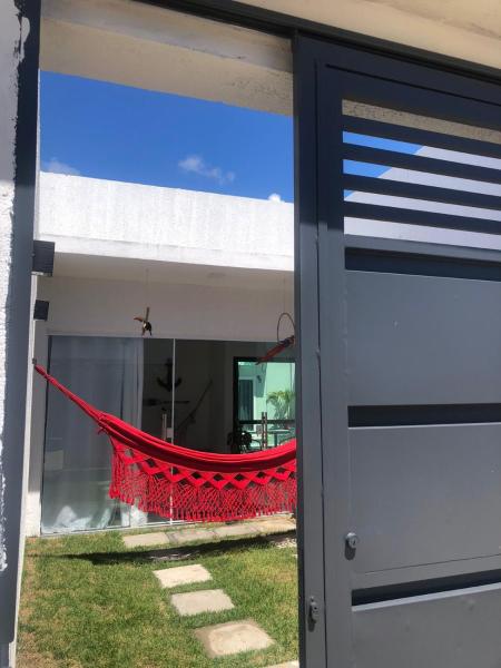 写真にはアレンベペ市にあるCasa em Arembepe com quatro suítesが写っています。