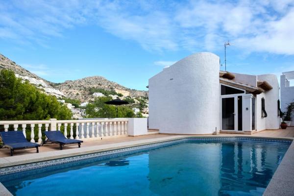 A la foto es mostra l'objecte Retiro Costero con Piscina Privada situat a la ciutat de Altea.