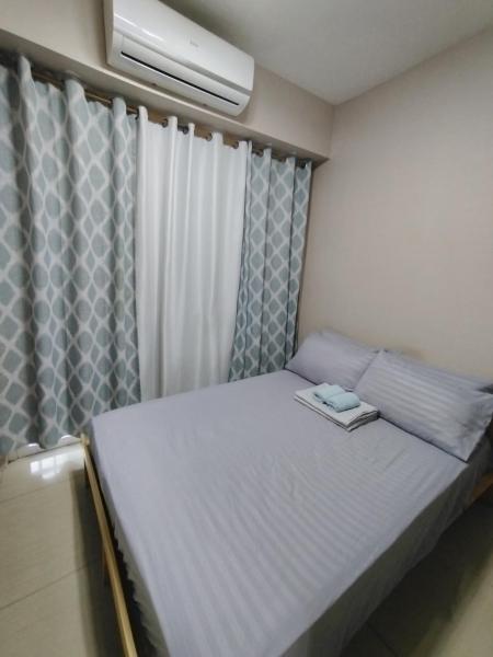 1 BEDROOM pool view with balcony in Shore near MOA, Manille