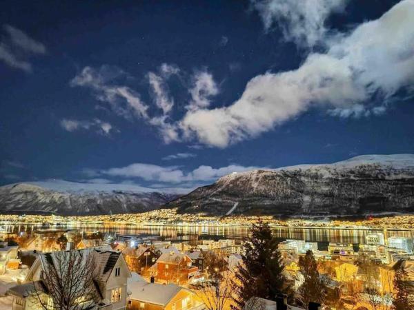 Central and family friendly apartment with parking, Tromsø