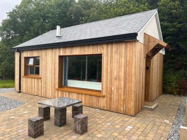 Cosy Studio Cabin set in nature with stove