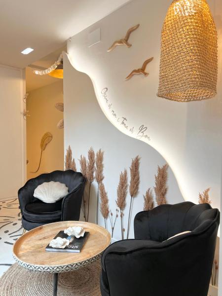 На фото показан объект Montroig 5 hotel boutique, расположенный в городе Ситжес.