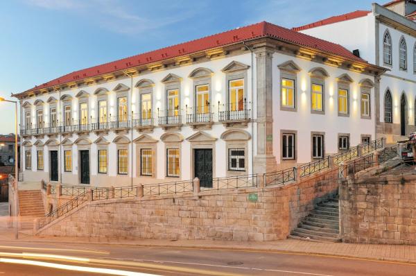 Condes de Azevedo Palace Apartments, Porto