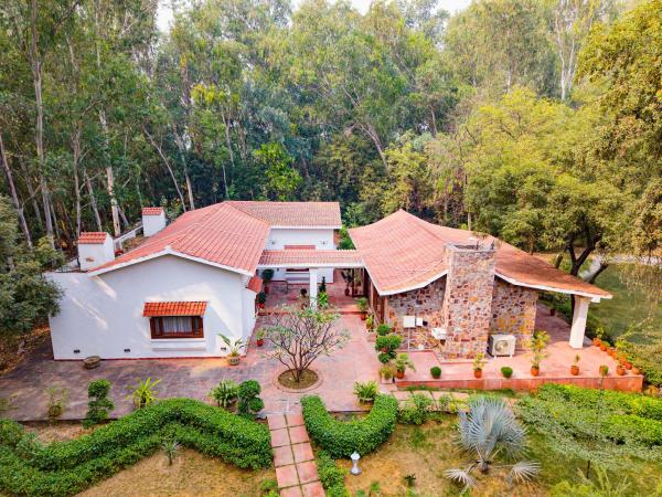 写真にはPīrthala市にあるamã Stays & Trails Lotus Dhauj , Haryanaが写っています。