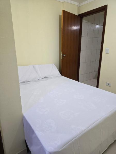 Na zdjęciu widoczny jest obiekt Edificio Hayannes - 1 Quarto - 1 Cozinha - 1 Banheiro - Garagem Coberta - Self Check in -Taxa Para Hospede Com Pets położony w mieście Maringá.