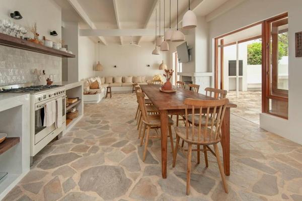 A la foto es mostra l'objecte Heartwood Cottage situat a la ciutat de Mosselrivier.