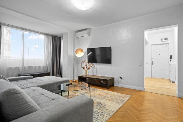 New Luxurious Central Apartment with Park View, Bucarest