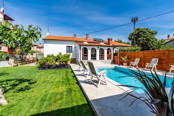 Holiday House Nada With The Pool - Pula