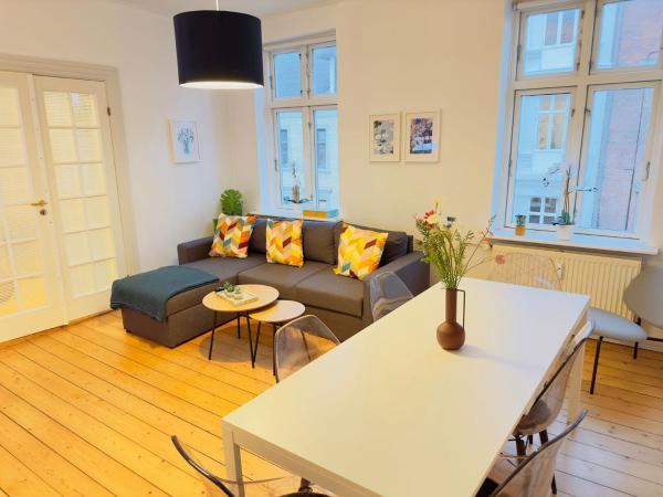 På bildet vises objektet aday - Central Charming 2 bedrooms Apartment som ligger i byen Ålborg.