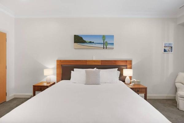 Deluxe City Centre Hot Tub Heated Swimming Pool, Auckland