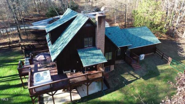 Whisper Chalet Reunions Groups 20 Plus Guests - Greensboro, NC