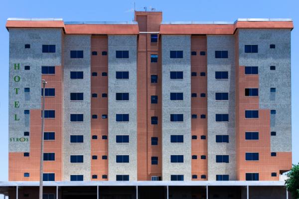 På billedet ses objektet Syros Hotel beliggende i byen Gama.
