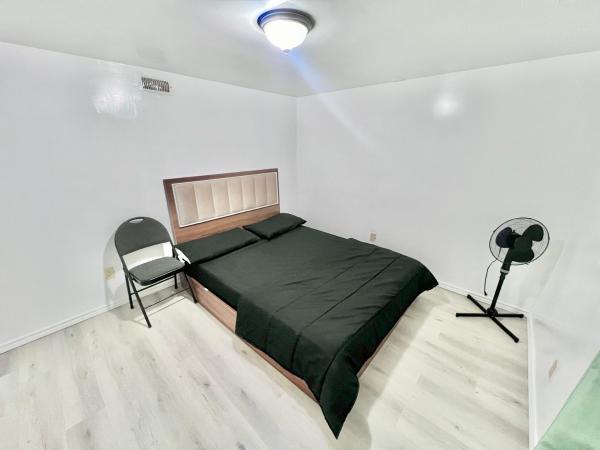 A la foto es mostra l'objecte Da-7 Room Near Airport situat a la ciutat de Brampton.
