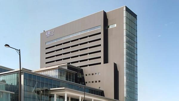 Auf dem Foto ist das Objekt Toyoko Inn Akita-eki Higashi-guchi in der Stadt Akita zu sehen.