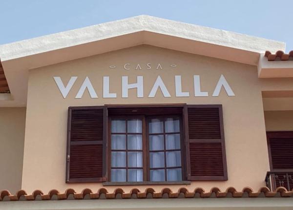 写真にはフンシャル市にあるCasa Valhallaが写っています。
