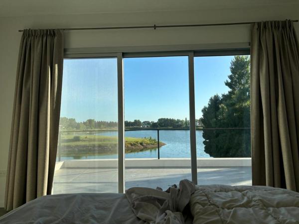 A la foto es mostra l'objecte La casa del lago situat a la ciutat de Chascomús.