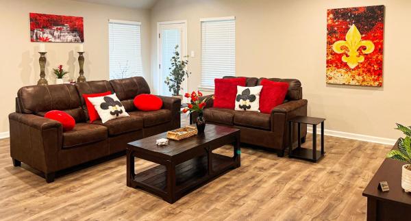 Mid-term Hub 2 King Beds Workspace - Lake Charles, LA