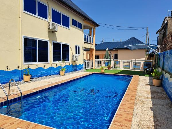 Auf dem Foto ist das Objekt Pool House Retreat in Accra in der Stadt Damba zu sehen.