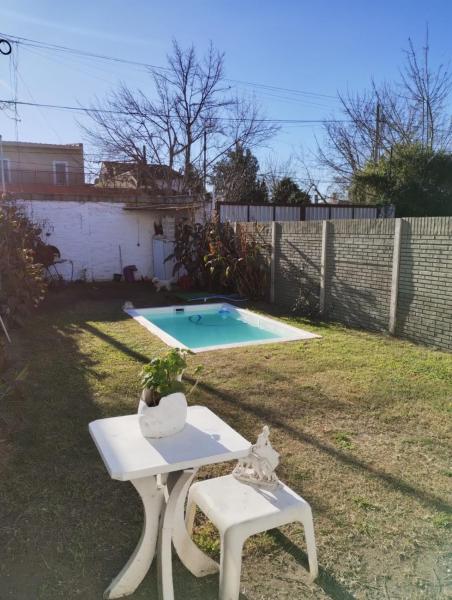 A la foto es mostra l'objecte Loft amplio con pileta situat a la ciutat de Ezeiza.