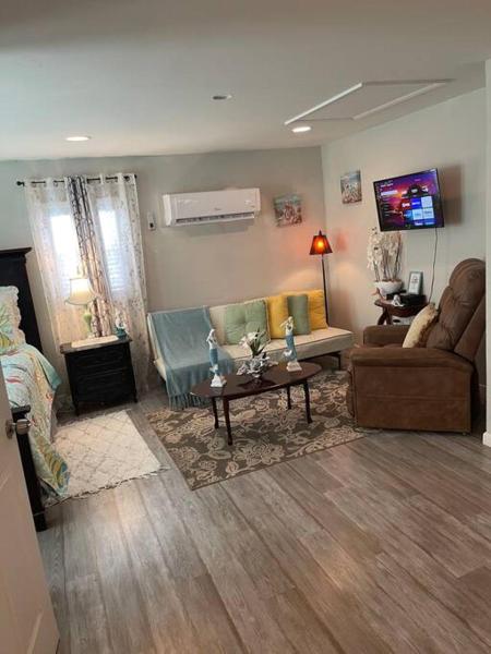 Na zdjęciu widoczny jest obiekt Bright Spacious Studio Near City and Palm Beach położony w mieście West Palm Beach.