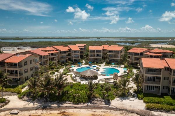 Residences at Barrier Reef 1-3C Oceanfront 2 BR by Stay Floreo, San Pedro
