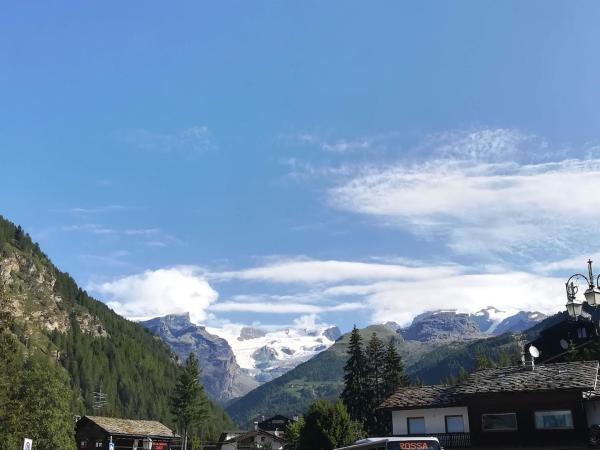 Na fotografii je vidět objekt appartamento centro Champoluc nacházející se ve městě Champoluc.