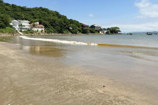 A la foto es mostra l'objecte Casa na Praia de São Miguel perto do Beto Carrero situat a la ciutat de Penha.