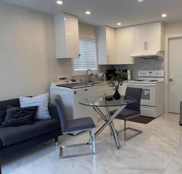 A la foto es mostra l'objecte Modern Spacious 1BR minutes away from Main St situat a la ciutat de Vancouver.
