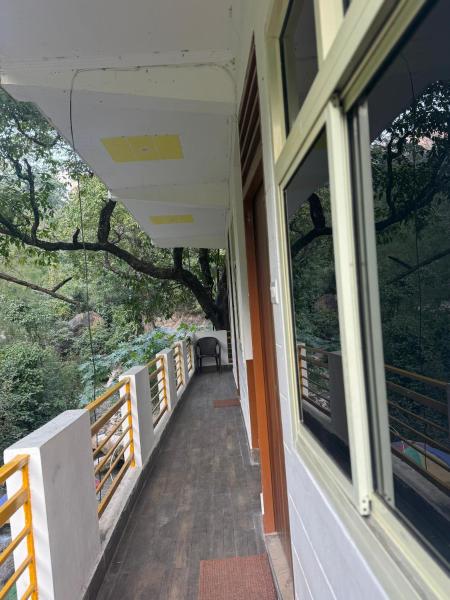 Nella foto è visibile l'oggetto Shivanjal stay situato nella città di Rishikesh.