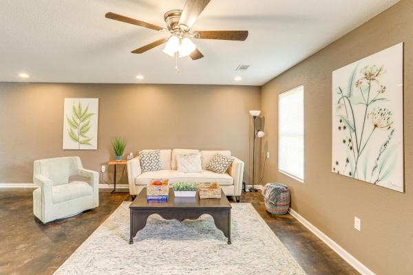 A la foto es mostra l'objecte Quaint Pocahontas Townhome, Central Location! situat a la ciutat de Biggers.