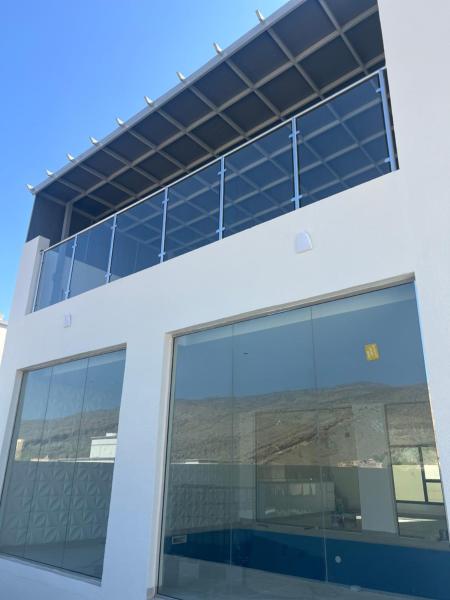 Na fotografii je vidět objekt شالية العائلة الصغيرة nacházející se ve městě Misfāh.