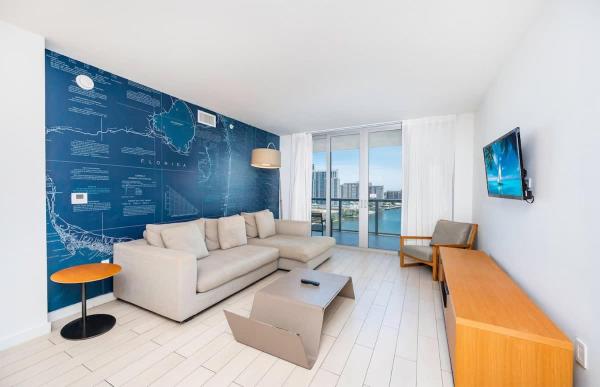 A la foto es mostra l'objecte 2 Bed & 2 Bath at Beachwalk With Pool Gym on 16fl situat a la ciutat de Hallandale Beach.