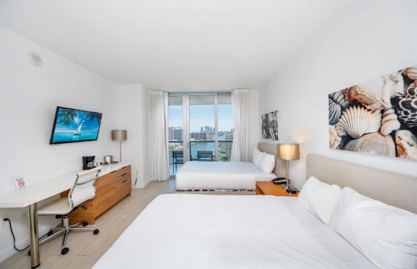 A la foto es mostra l'objecte Amazing Family Studio at Beachwalk on Hallandale situat a la ciutat de Hallandale Beach.