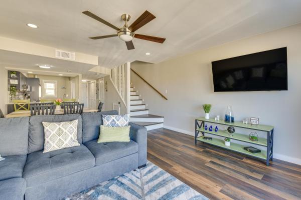 Walk To Okaloosa Island Beach Coastal Condo! - Fort Walton Beach, FL