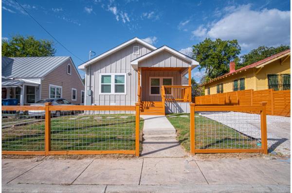 Lovely Charming 4br2.5ba Near Downtowns Prime - San Antonio, TX