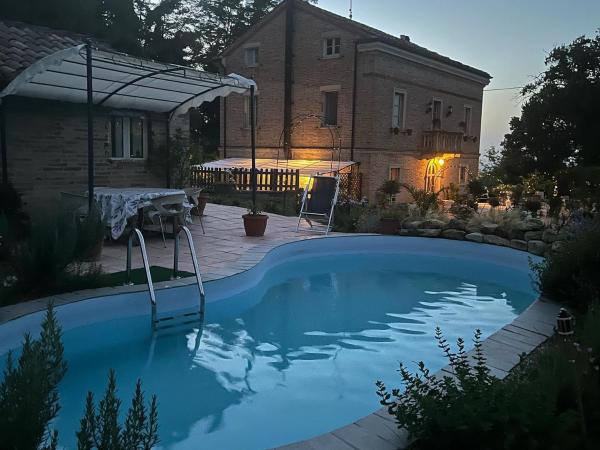 照片显示了位于Macchie市的Villa Emilia物件。