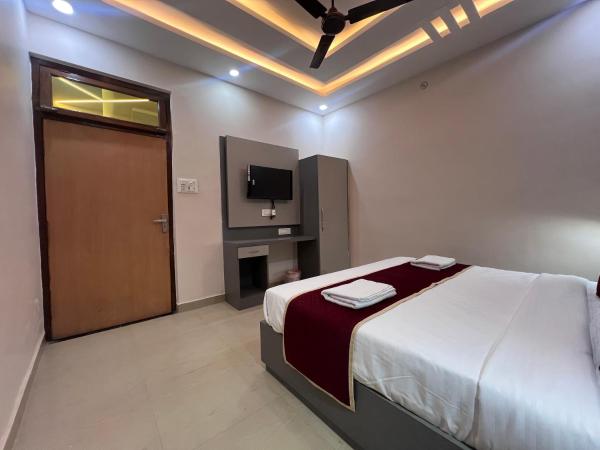 Auf dem Foto ist das Objekt Aksheta hotels Ayodhya Airport Road in der Stadt Ayodhya zu sehen.