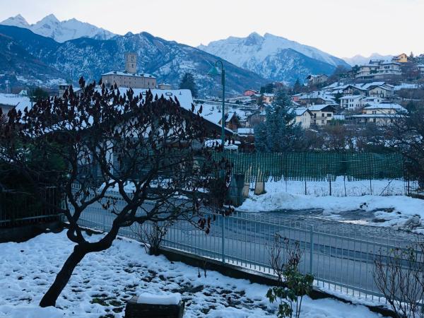 På billedet ses objektet Maison du Château Sarre beliggende i byen Aosta.