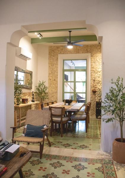 写真にはメリダ市にあるCasa Jarana, Paseo de Montejo by Cercanaが写っています。