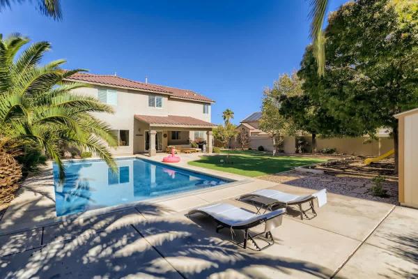Na foto é possível ver o objeto Spacious Luxury Desert Retreat with Heated Pool Putt putt and a playground for family localizado na cidade de Las Vegas.