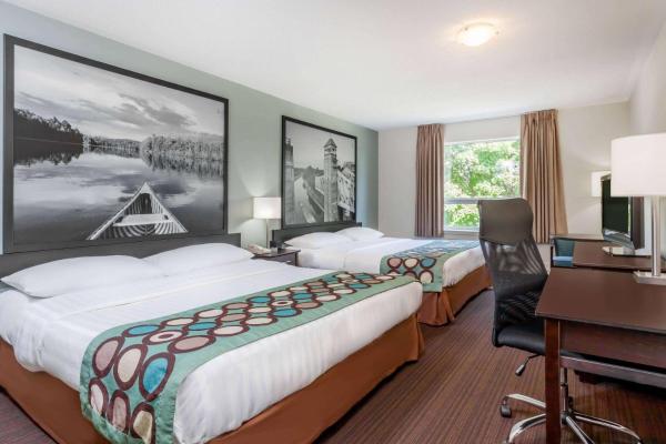 Nekuřácký pokoj se dvěma manželskými postelemi velikosti King — 34 m² - Super 8 by Wyndham Peterborough