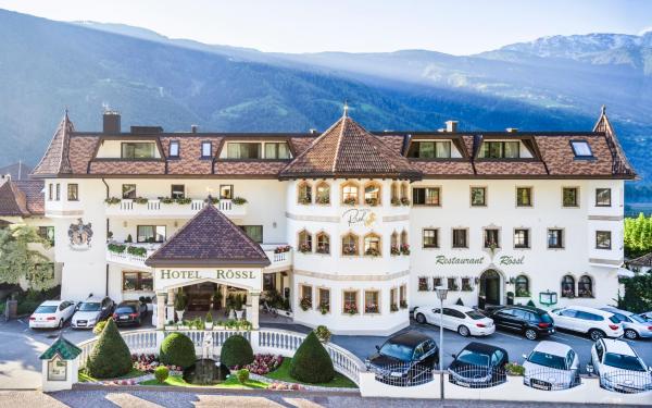A la foto es mostra l'objecte Hotel Rössl situat a la ciutat de Rablà.
