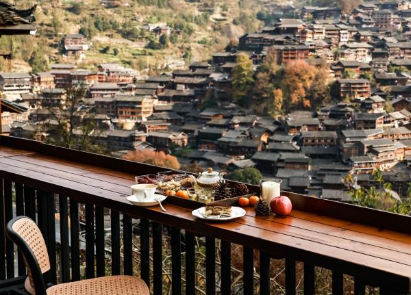 A la foto es mostra l'objecte Xijiang Sanchunli Zhong Panorama Meisu situat a la ciutat de Leishan.