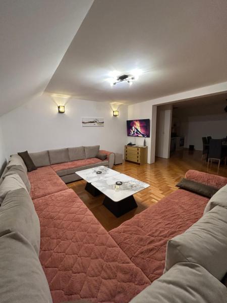 A la foto es mostra l'objecte Apartman Materić situat a la ciutat de Pale.