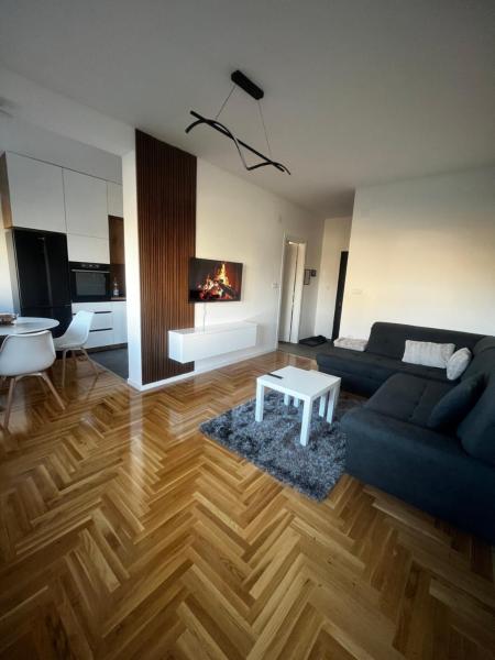 The photo shows the Apartman Sofija Banja Luka located in the city of Železnička Stanica Incel.