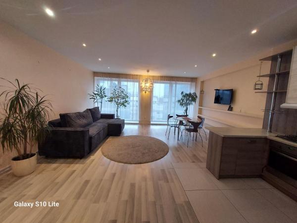 A la foto es mostra l'objecte four room's apartments situat a la ciutat de Vílnius.