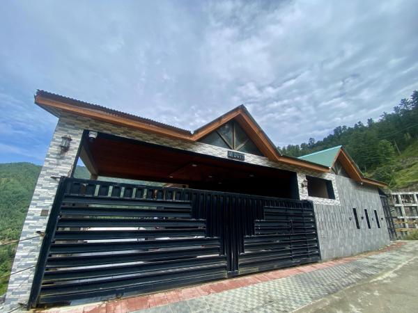 På billedet ses objektet Entire Holiday Home in Galiyat with Valley Views beliggende i byen Chāngla Gali.