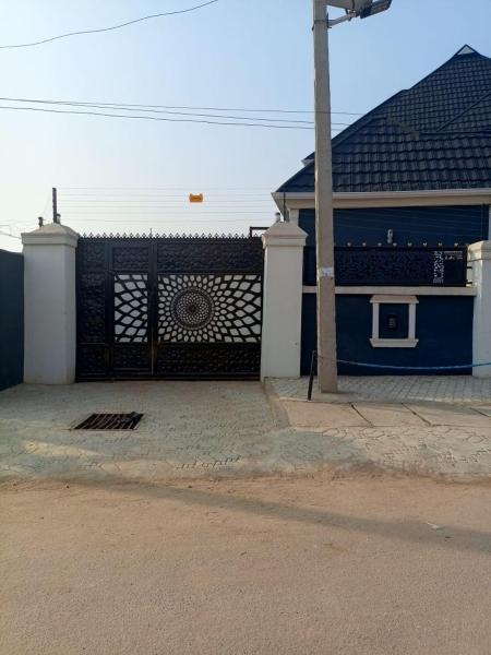The photo shows the Luxury Egbeda Apartments located in the city of Okunola.