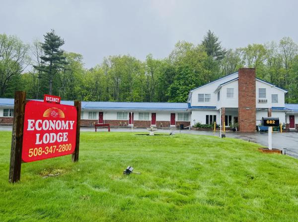 A la foto es mostra l'objecte Economy Lodge 682 Main St Sturbridge situat a la ciutat de Sturbridge.